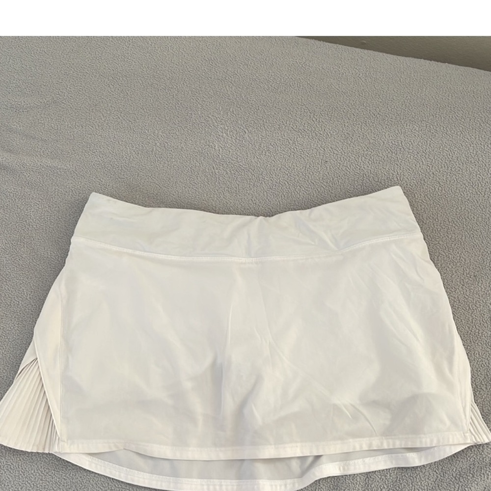 Lululemon play off the pleats skirt with under shorts. EUC.